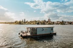 La Mare Apart EL Long Houseboat