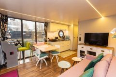 La Mare Apart EL Long Houseboat interior
