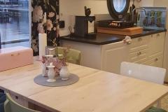La Mare Apart EL Long Houseboat interior