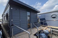 La Mare Apart L Houseboat 