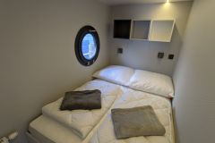 La Mare Apart L Houseboat interior 