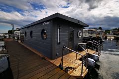 La Mare Apart L Long Houseboat 