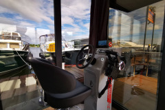 La Mare Apart L Long Houseboat interior