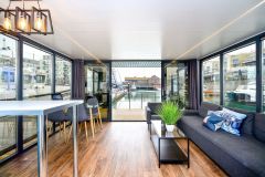 La Mare Apart L Long Houseboat interior
