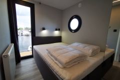 La Mare Apart L Long Houseboat interior