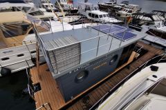 La Mare Apart M Houseboat