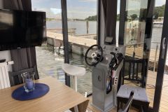 La Mare Apart M Houseboat interior