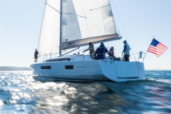 Jeanneau 440 sailing
