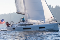 Jeanneau 440 sailing
