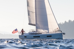 Jeanneau 440 sailing