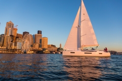Jeanneau 440 sailing