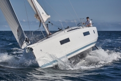 Jeanneau 440 sailing