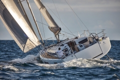 Jeanneau 440 sailing