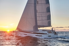Jeanneau 440 sailing