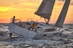 Jeanneau 440 sailing
