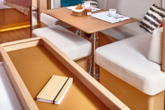 Jeanneau 440 Interior