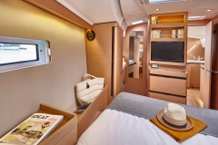 Jeanneau Sun Odyssey 490 interior
