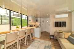 La Mare 11 Houseboat interior