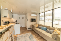 La Mare 11 Houseboat interior